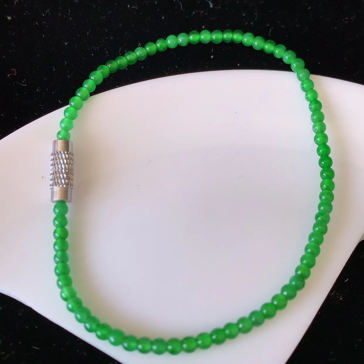 自然光实拍，冰种满绿翡翠手串手链，种老水足，冰清玉润  颜色漂亮  #81.7取一尺寸2.8