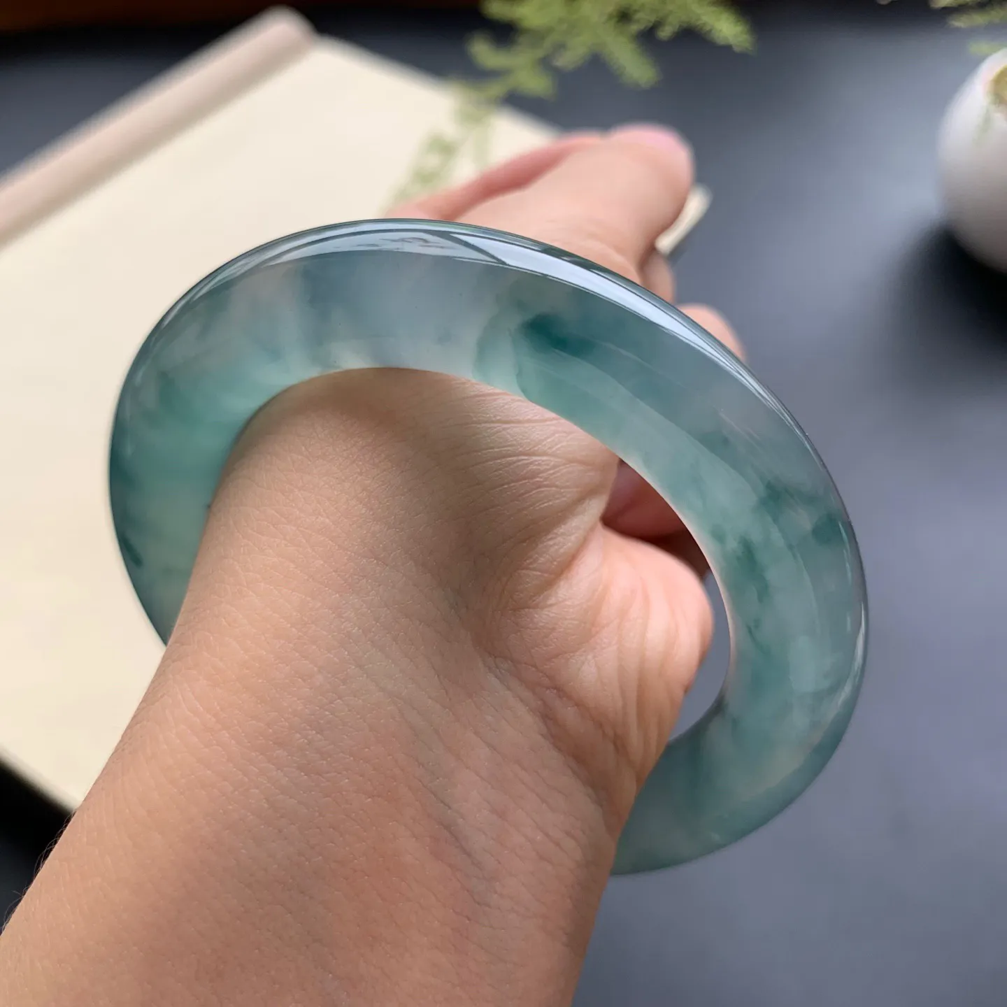 54圈口冰种飘花圆条手镯 尺寸：54-12，无纹裂，花色浓郁，胶感十足