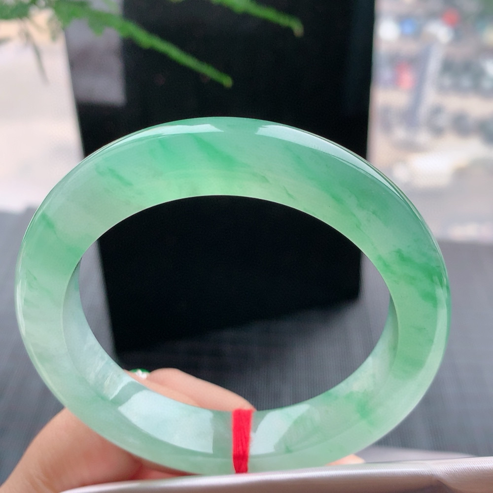 正圈冰玻阳绿 无瑕 尺寸:56.2/12.6/9.9 种色俱佳