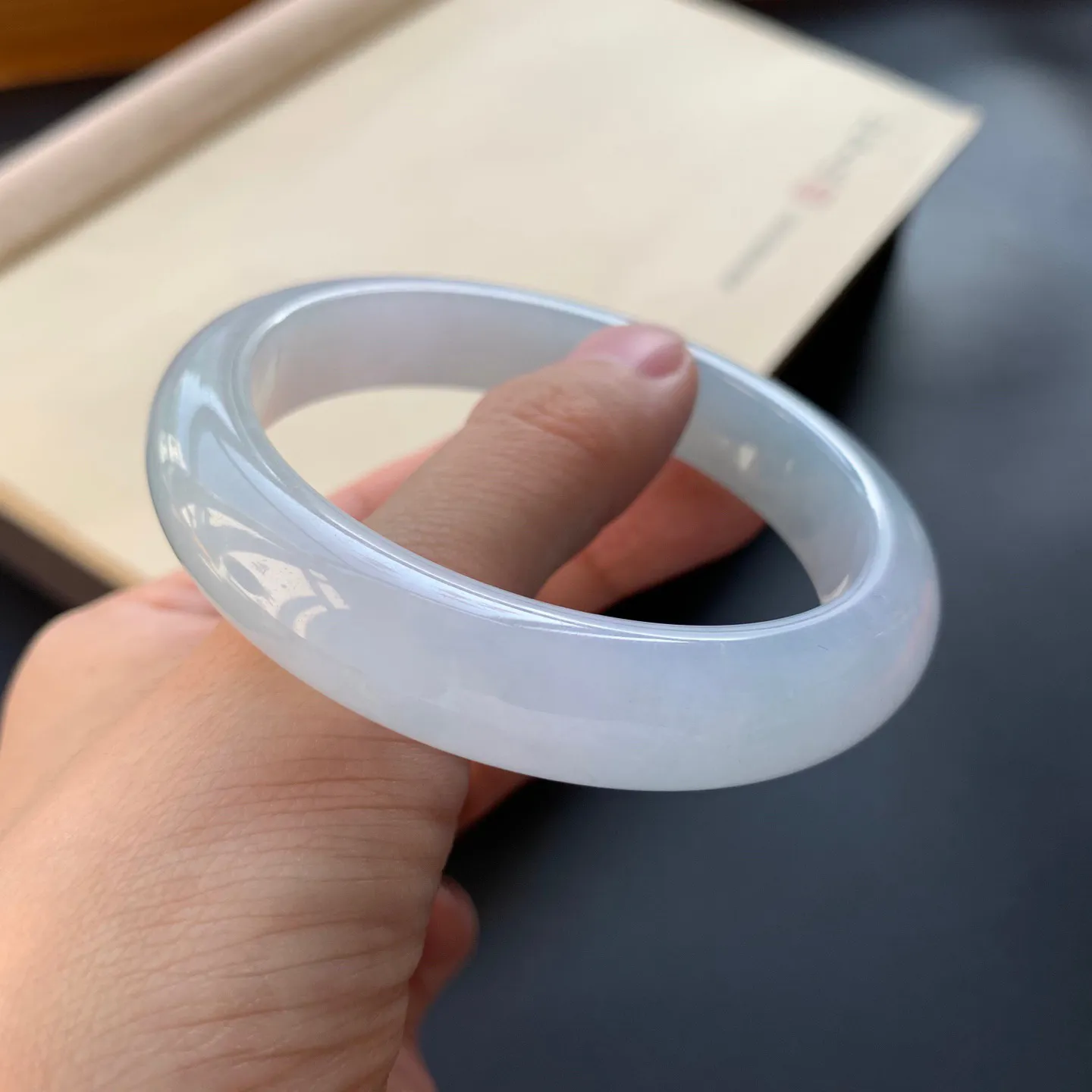 56.8圈口冰正圈手镯 尺寸：56.8-12.2-8.2，无纹裂，水润起胶，白净光滑