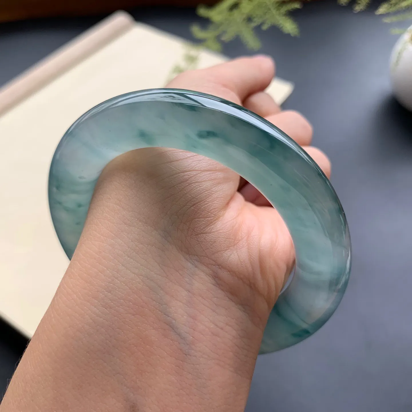 54圈口冰种飘花圆条手镯 尺寸：54-12，无纹裂，花色浓郁，胶感十足