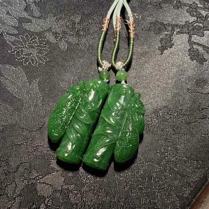 单个价！和田玉阳绿俄罗斯碧玉一鸣惊人节节高升挂件。尺寸44/22/14总重44.5克。玉质细腻油润。手推出油。佩戴高端典雅。lt251107