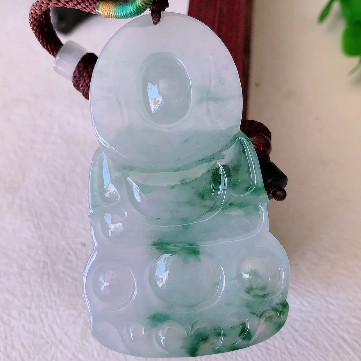 自然光实拍，大件冰飘花观音菩萨吊坠，赐福翡翠观音，翠绿迷人，观音面相端庄，佩戴时尚出众！#46.7