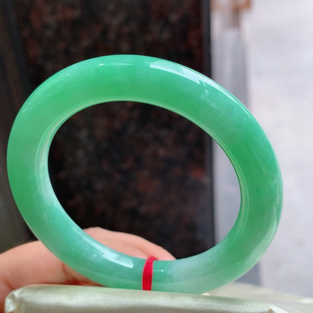 圆条满绿 无瑕 尺寸:53.8/10.8 满色