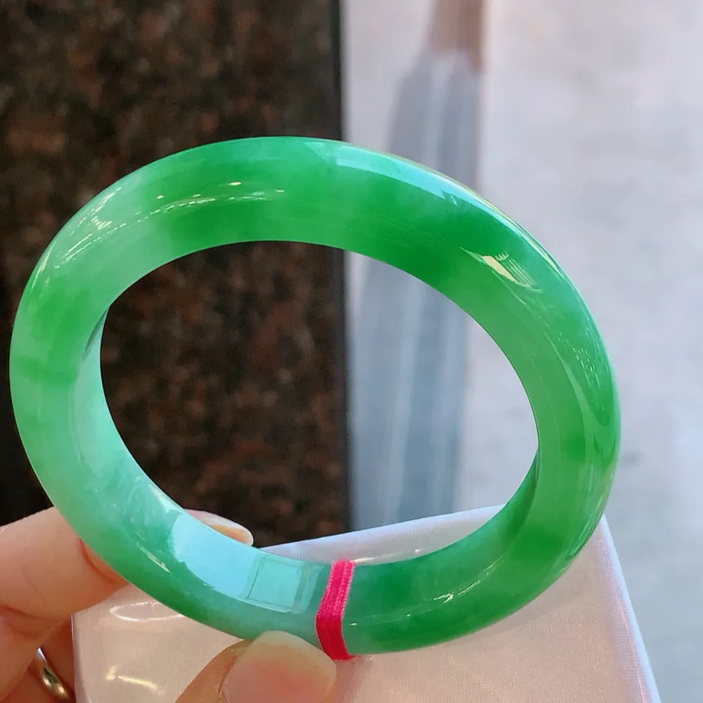 正圈一大圈阳绿 无瑕 尺寸:57.4/11.4/9.4 色阳