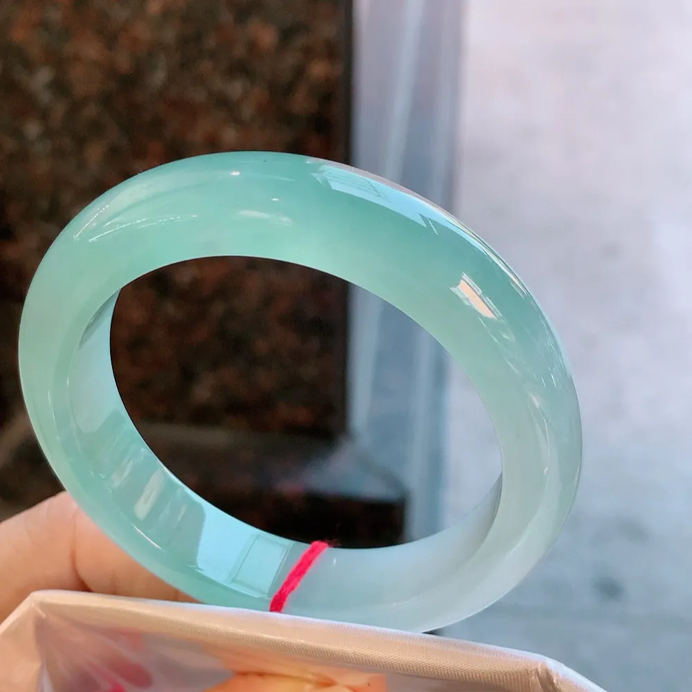 正圈高冰天空蓝 无瑕 尺寸:55.6/12.4/9.1 种色俱佳