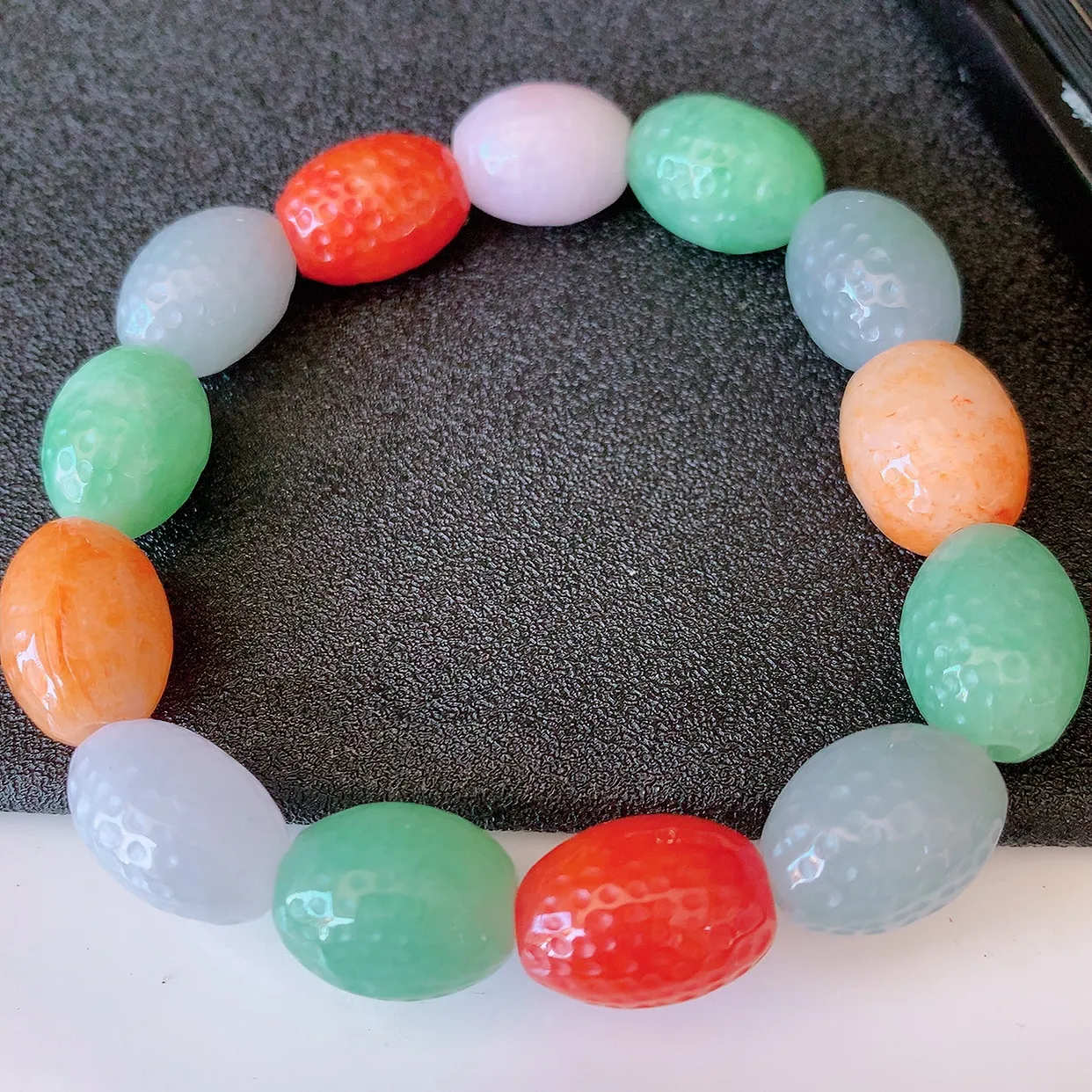 自然光实拍，冰润多宝翡翠核桃手链，多彩路路通翡翠手串，颜色丰富，料子细腻，高档大气，自戴送礼佳品！#46.7取一尺寸15*10.8mm