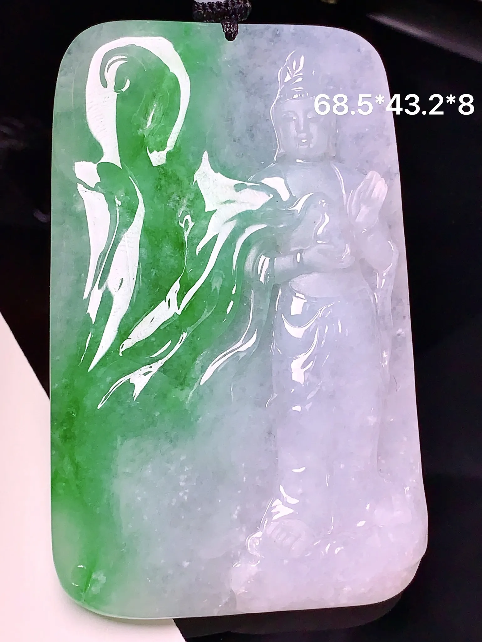 飘绿观音菩萨吊坠 玉质细腻 色泽清新艳丽 整体尺寸68.5*43.2*8