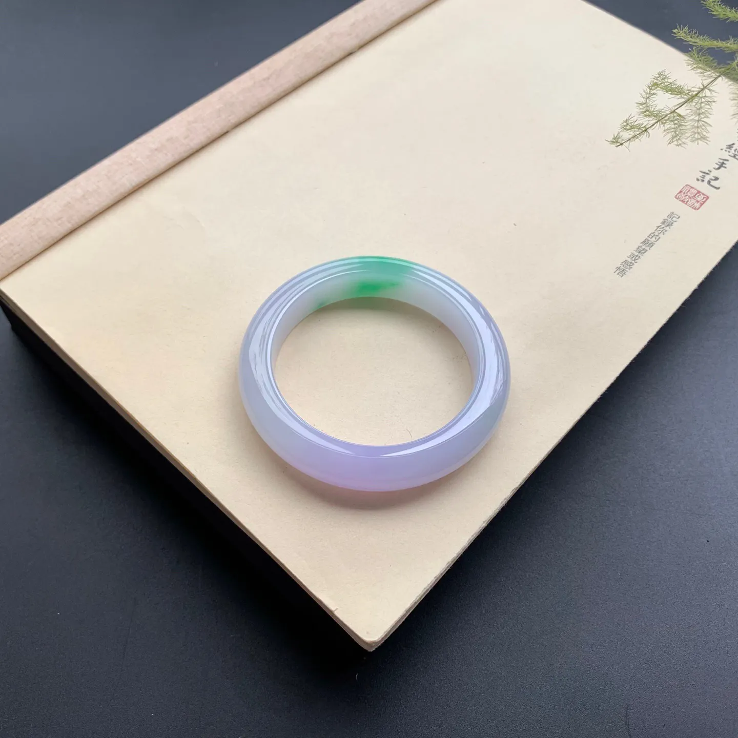 57圈口春彩正圈手镯 尺寸：57-12-9.8，无纹裂，水润细腻，优美迷人