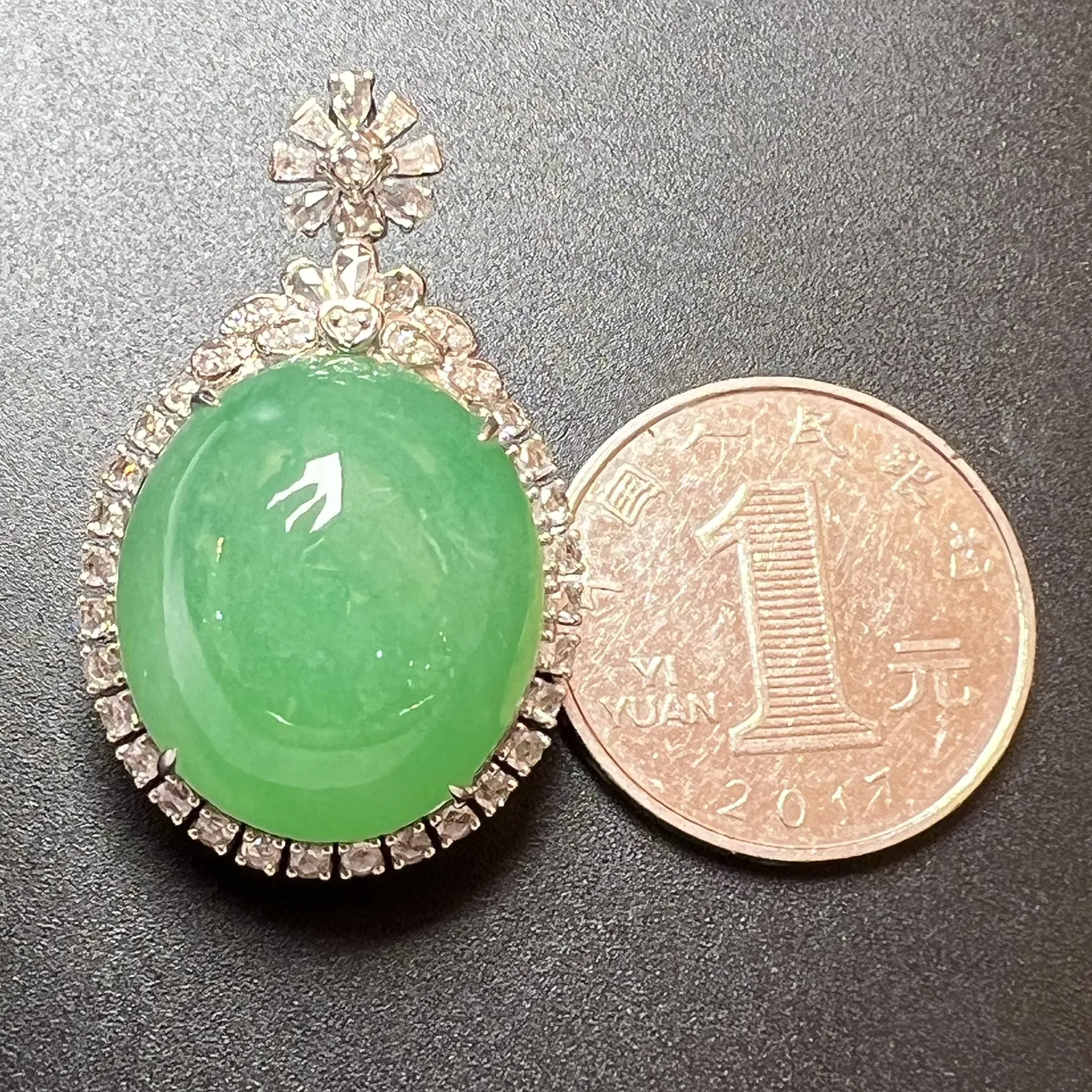 满色大鸽子蛋坠整体尺寸37.8*23.6*18.5裸石尺寸21.9*19.2*11.3