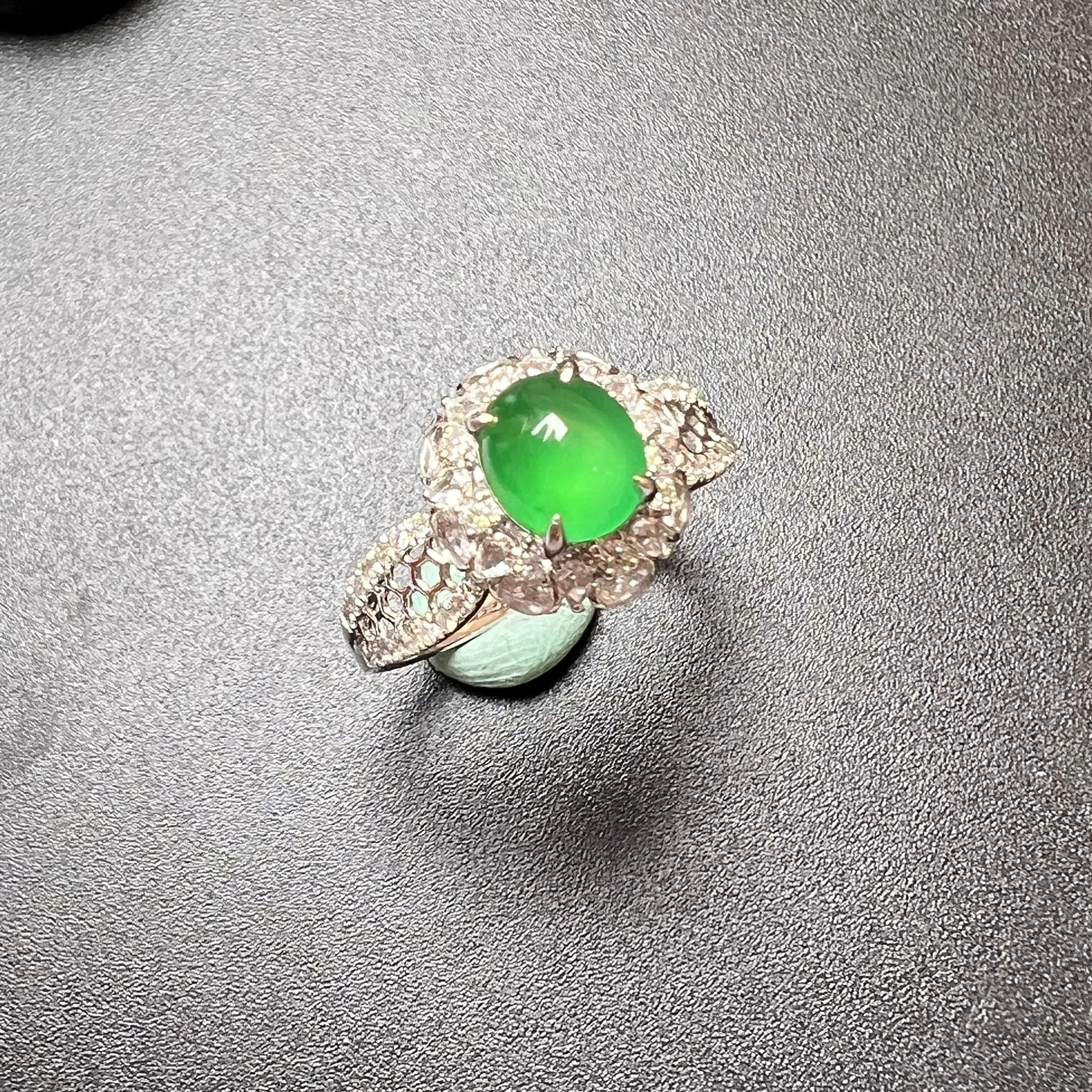 满色女戒指整体尺寸10.8*10.5*9.1 裸石尺寸6.6*6*3.6