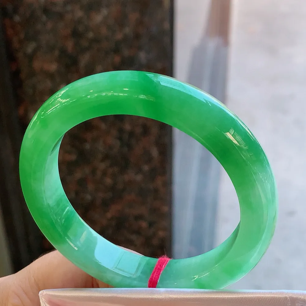正圈一大圈阳绿 无瑕 尺寸:57.4/11.4/9.4 色阳