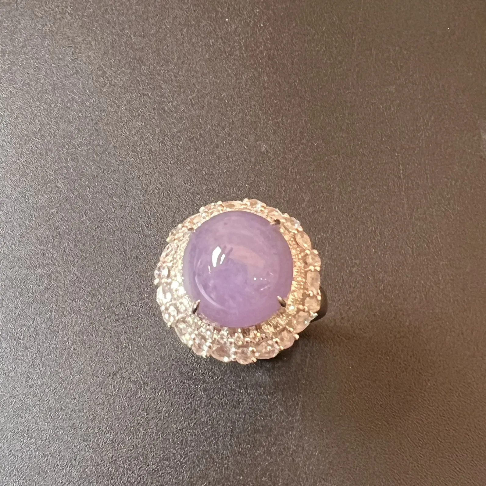 紫色女戒指种好、饱满，整体尺寸17.9*17.8*16.5 裸石尺寸12.2*11.5*8