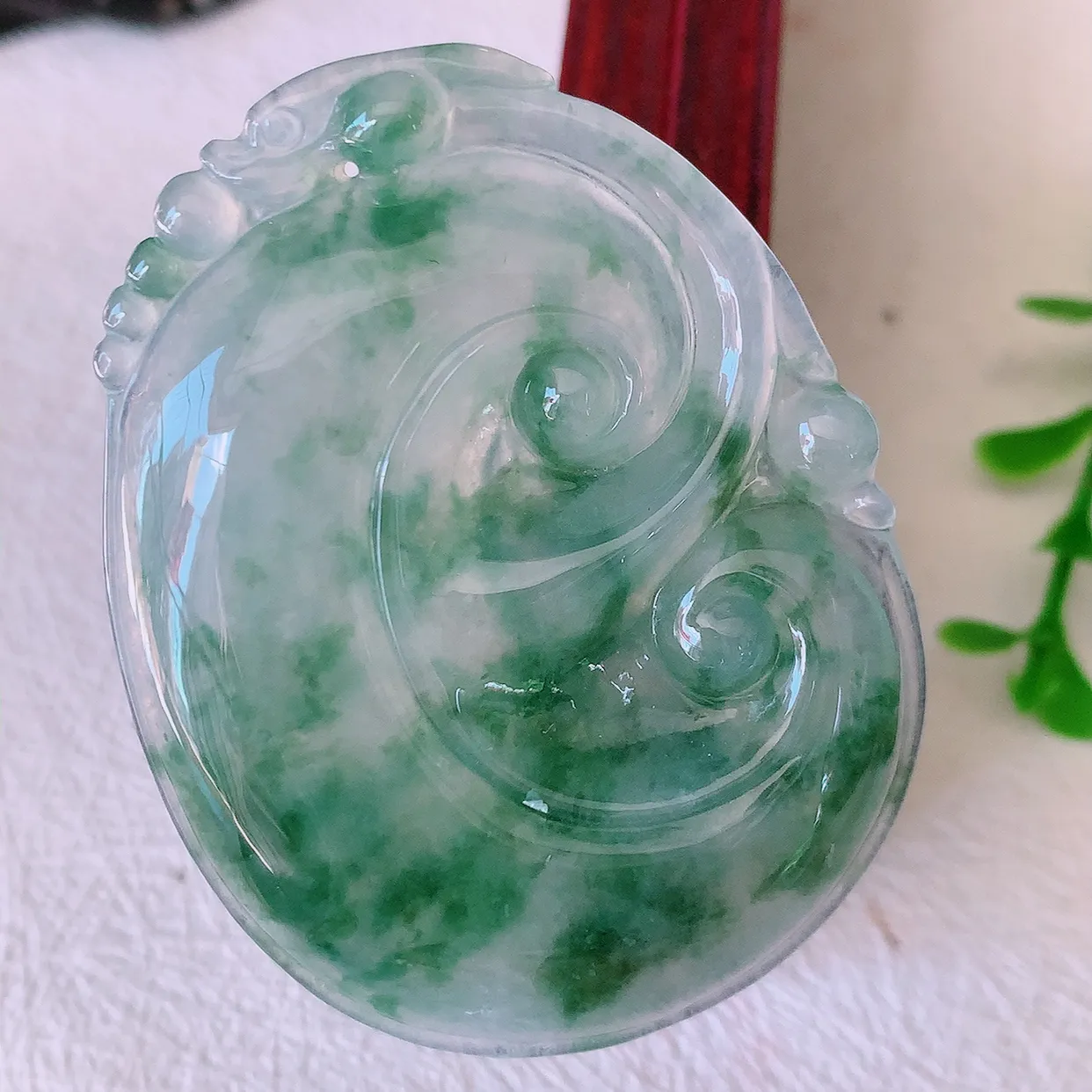 自然光实拍，冰种飘花翡翠如意吊坠，翡翠如意，上身效果非常美，饱满大气，工艺美，万事如意，如意一生 #46.7