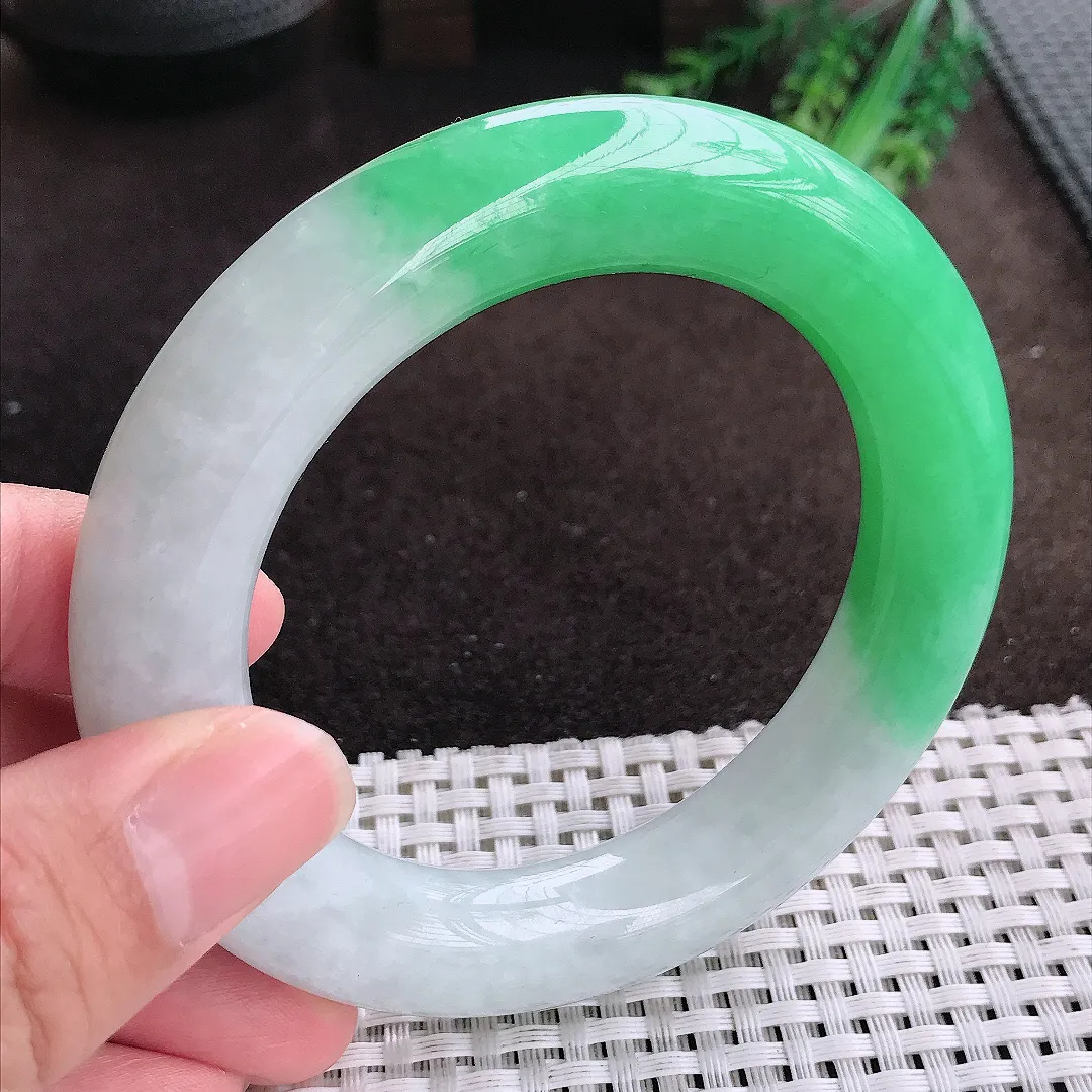 自然光58/13.7/13.3老坑精美温润飘阳绿胖圆条手镯翡翠玉镯美人镯