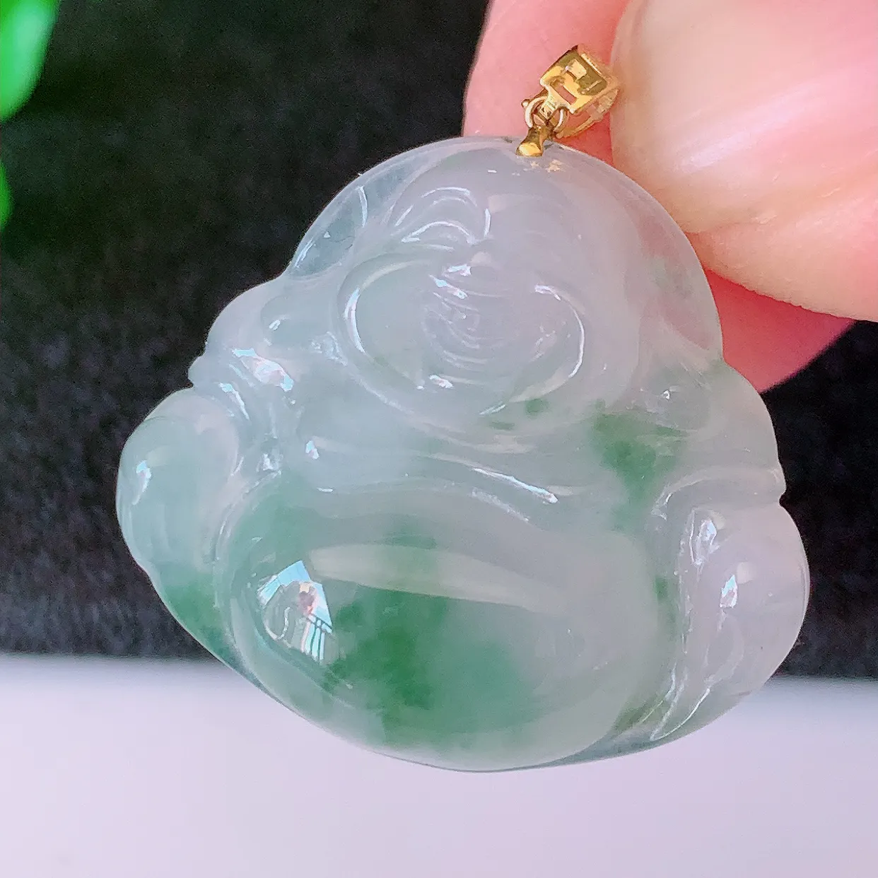 18k金镶嵌冰飘花翡翠佛公吊坠，款式新颖，佩戴效果时尚出众，尽显气质，水润精细，美感十足。#49.7整体25.5裸23.8*21.5*6