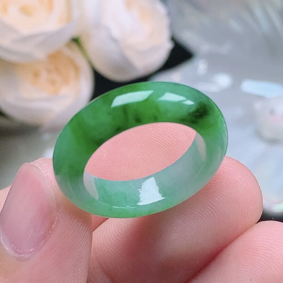 缅甸翡翠老坑种水润飘阳绿戒指玉指环  水润通透 尺寸：17.8-5.9-4mm 16号圈口2S