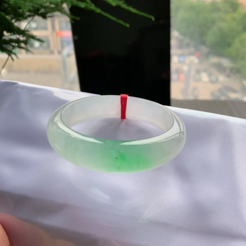 正圈冰玻阳绿 无瑕 尺寸:57.2/14.8/8.3 种色俱佳