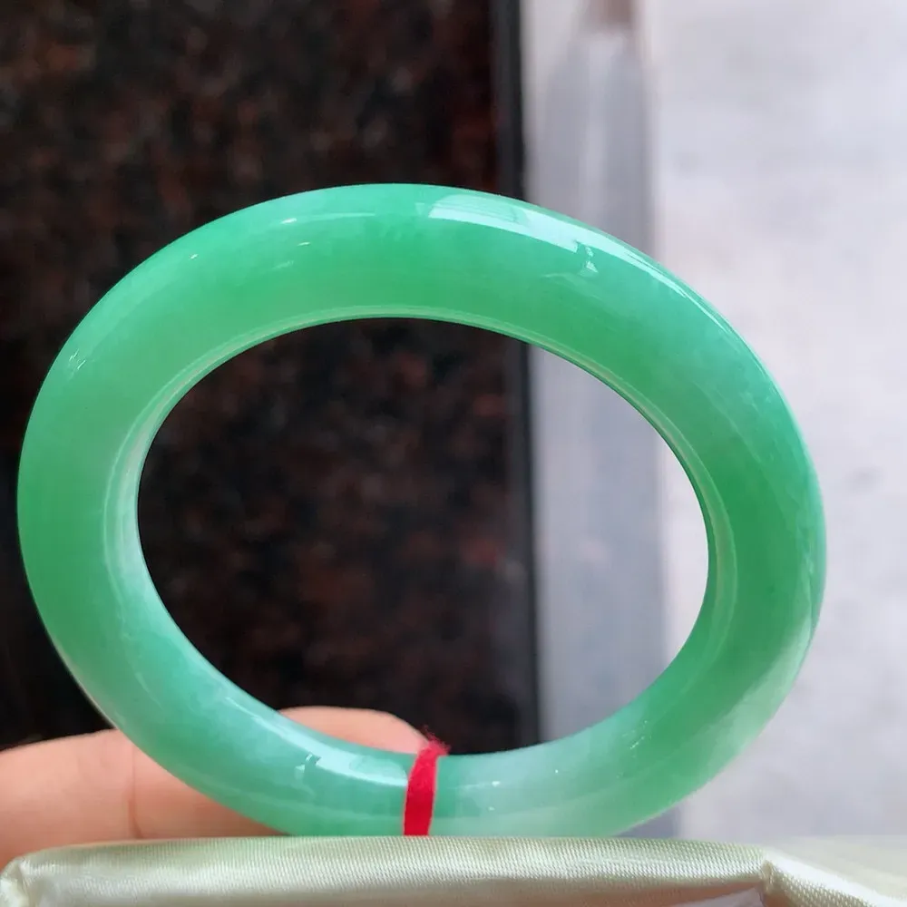 圆条满绿 无瑕 尺寸:53.8/10.8 满色