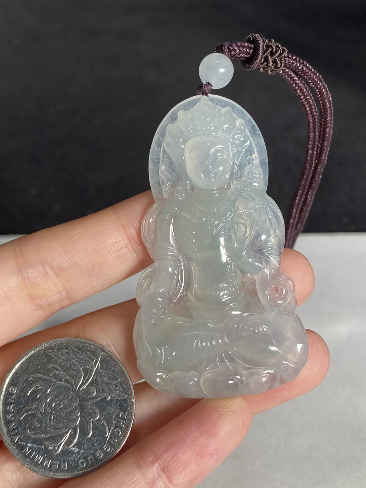 翡翠冰糯种淡绿色吊坠，配珠未测