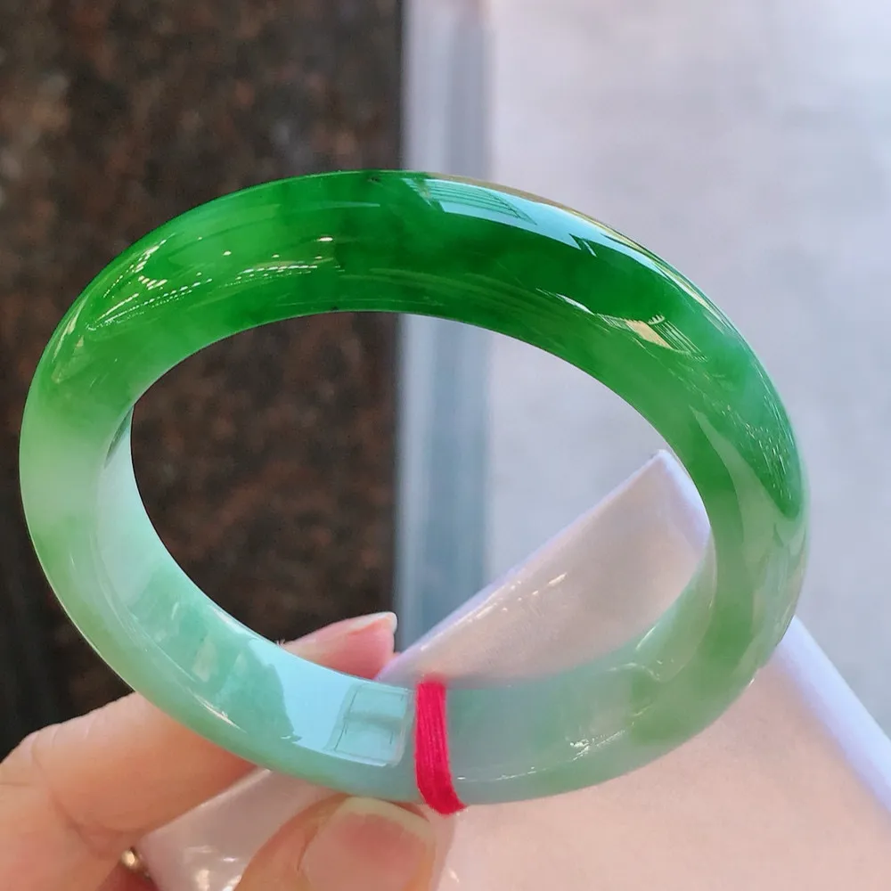 正圈一大节辣绿 无瑕 尺寸:60.4/13.7/9.2 色辣 大圈口🥰🥰