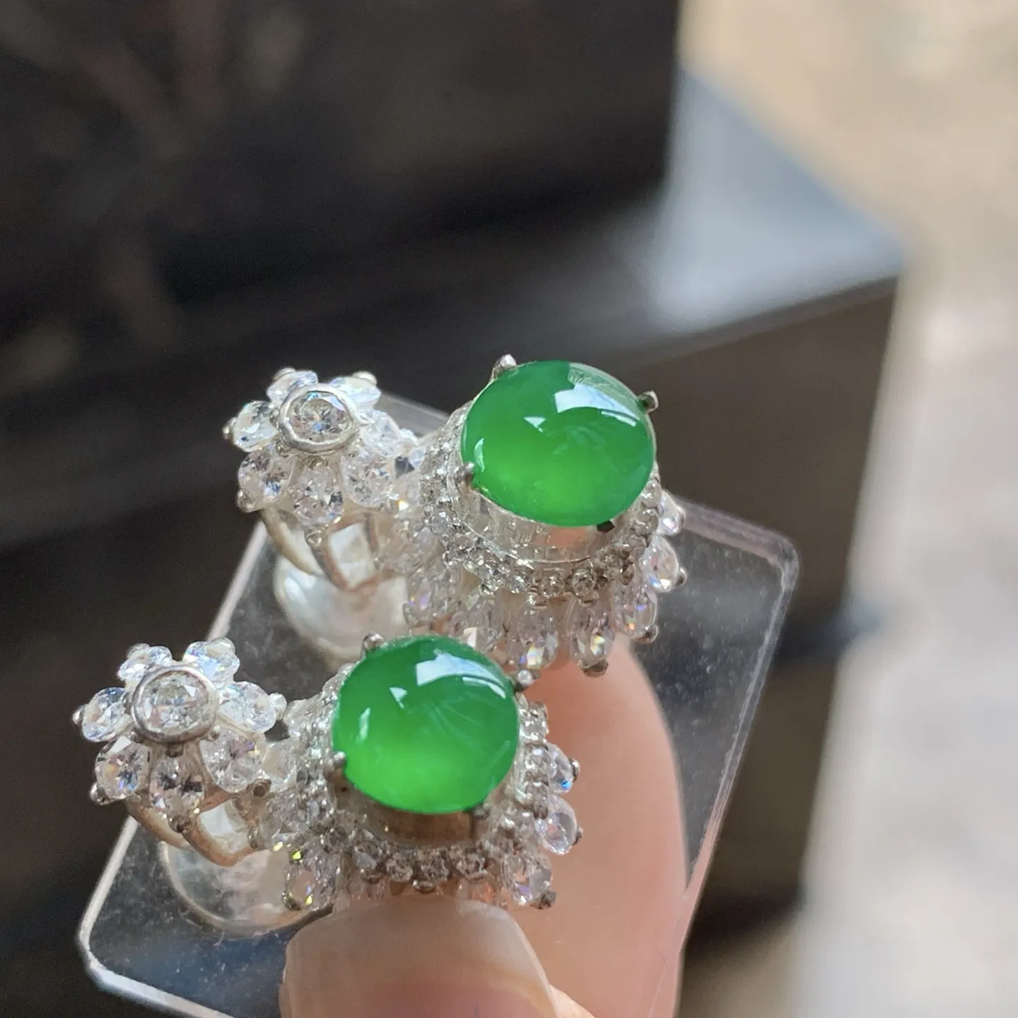 冰绿耳钉^_^种老 色阳冰透 铜拖