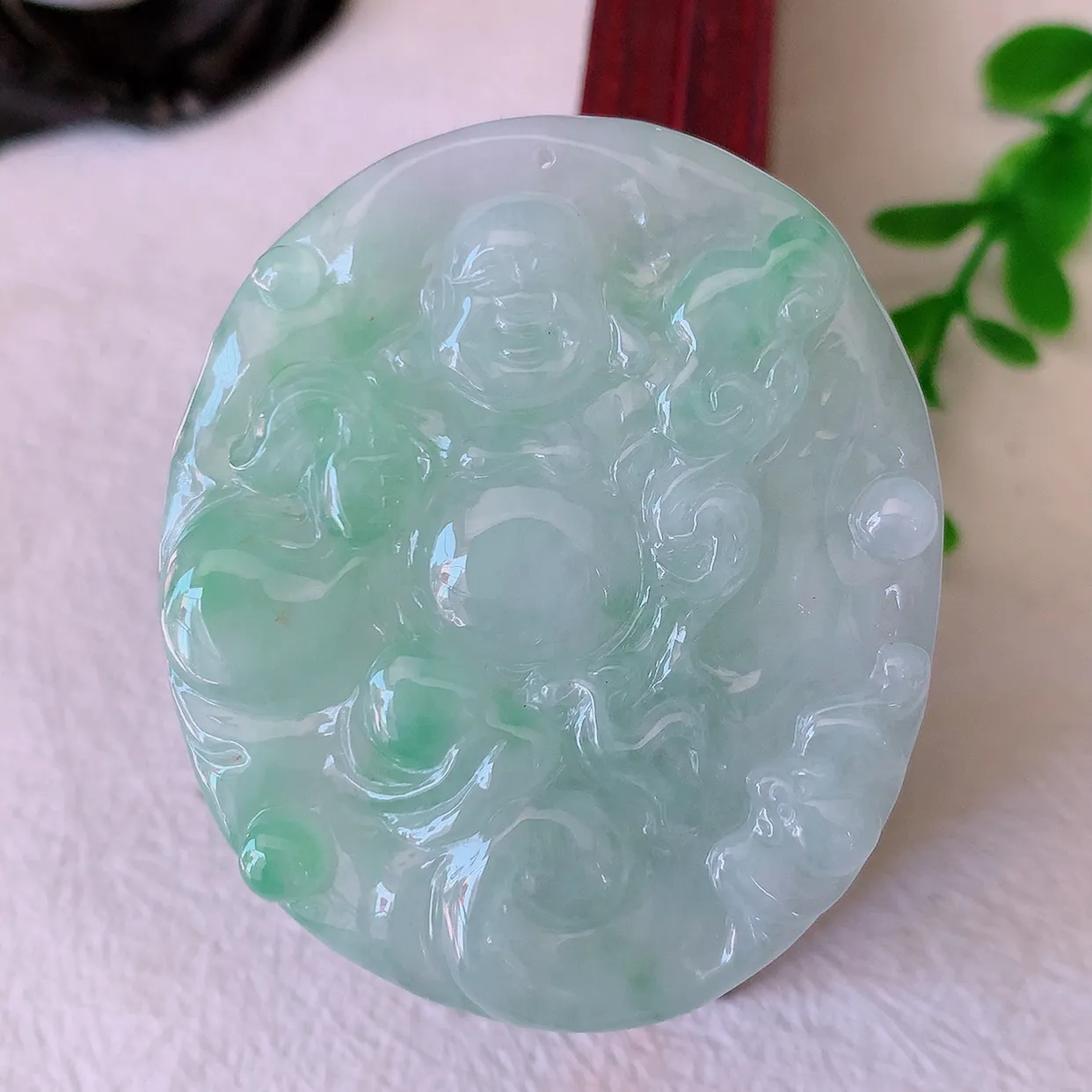 自然光实拍，冰胶飘绿翡翠逍遥布袋佛吊坠，代代有钱，水足丰盈，盈满欢喜，配戴送礼佳品！#46.7