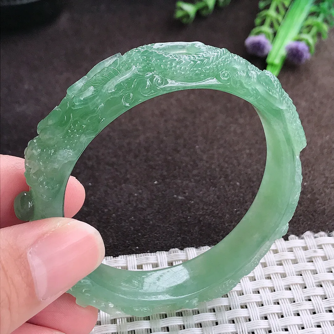 自然光52.5/12.2/10老坑冰胶果冻冰晴满绿双龙护主龙手镯宽边翡翠玉镯
