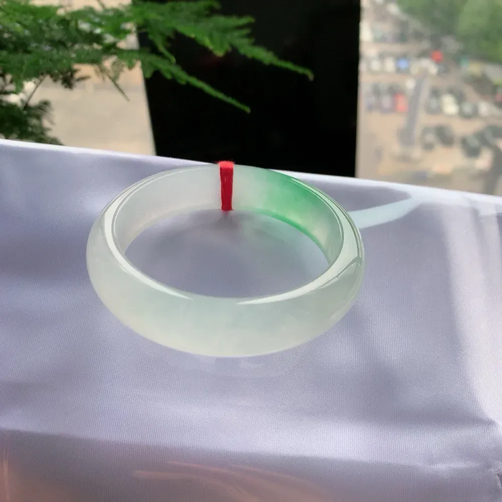 正圈冰玻阳绿 无瑕 尺寸:57.2/14.8/8.3 种色俱佳