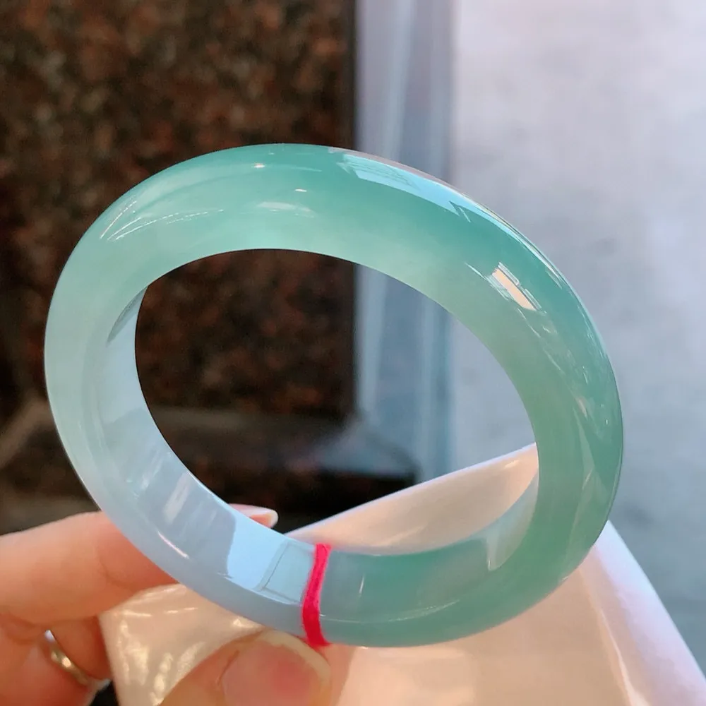 正圈高冰天空蓝 无瑕 尺寸:55.6/12.4/9.1 种色俱佳