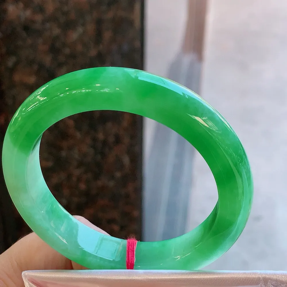 正圈一大圈阳绿 无瑕 尺寸:57.4/11.4/9.4 色阳