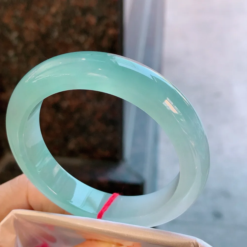 正圈高冰天空蓝 无瑕 尺寸:55.6/12.4/9.1 种色俱佳