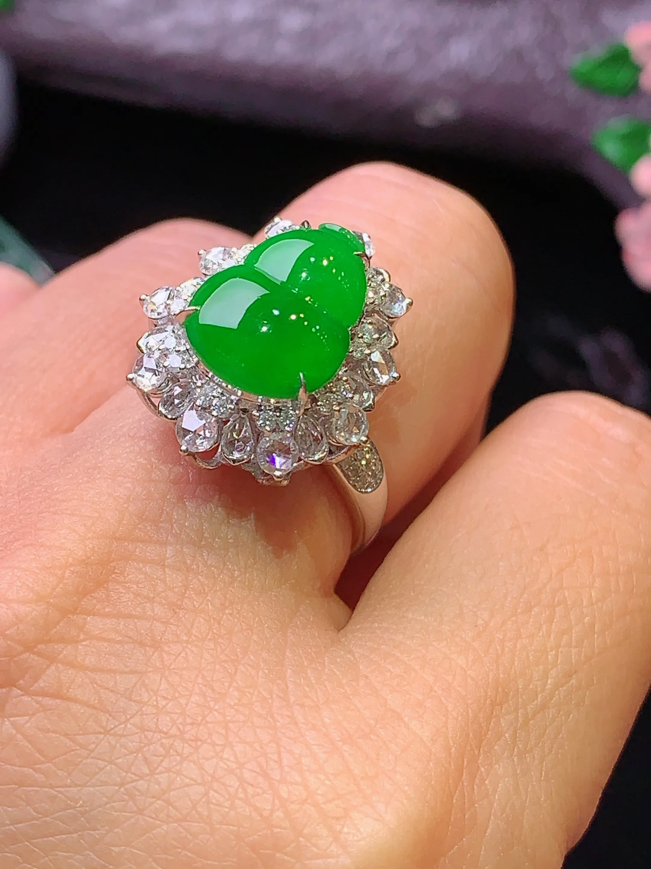 18k金钻镶嵌满绿葫芦戒指吊坠两用款 玉质细腻 色泽清新艳丽 圈口13 整体尺寸26.2*16.6*12