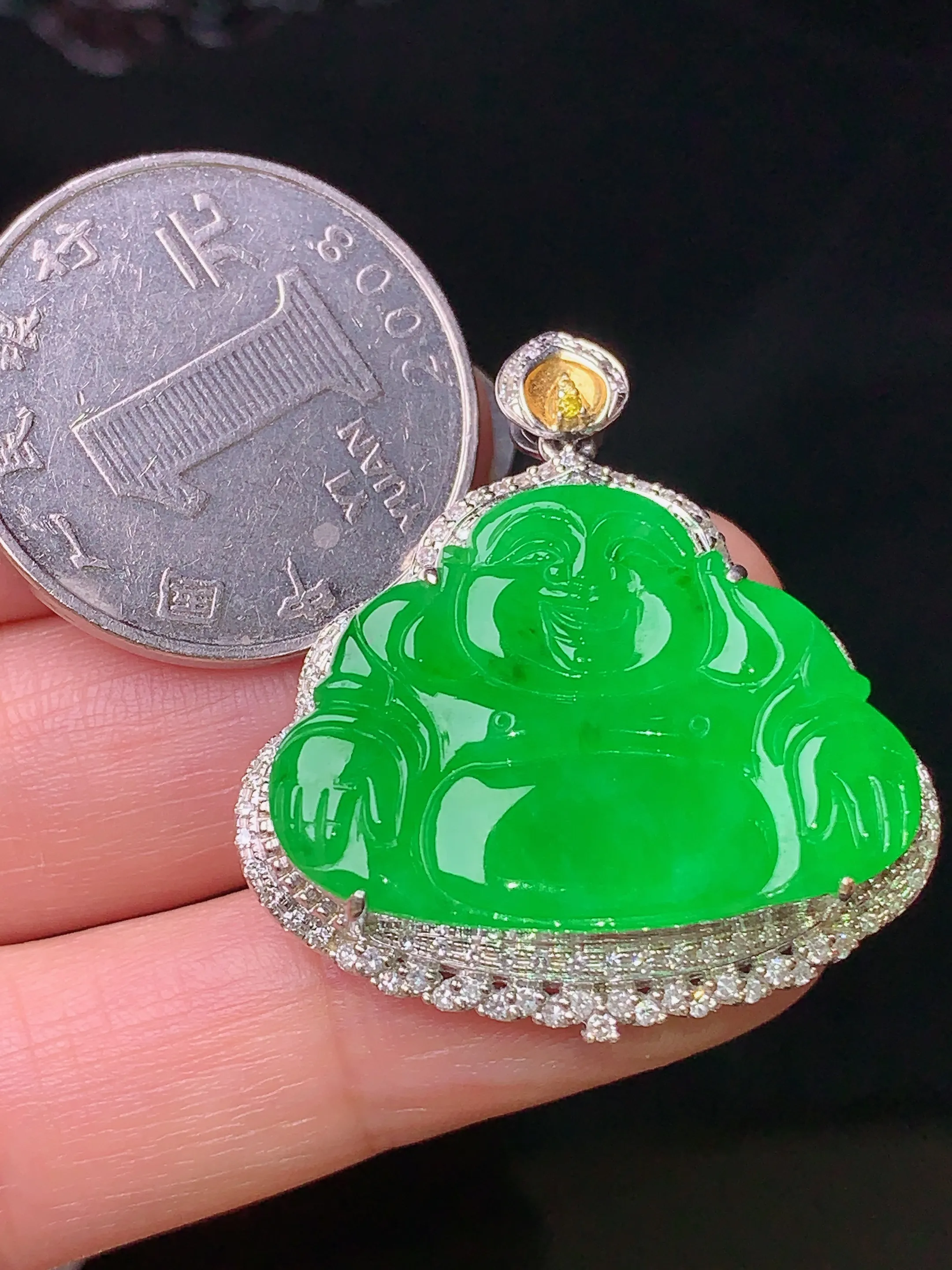18k金钻镶嵌翠绿佛公吊坠 玉质细腻 色泽清新艳丽 整体尺寸34.5*31.3*8.2
