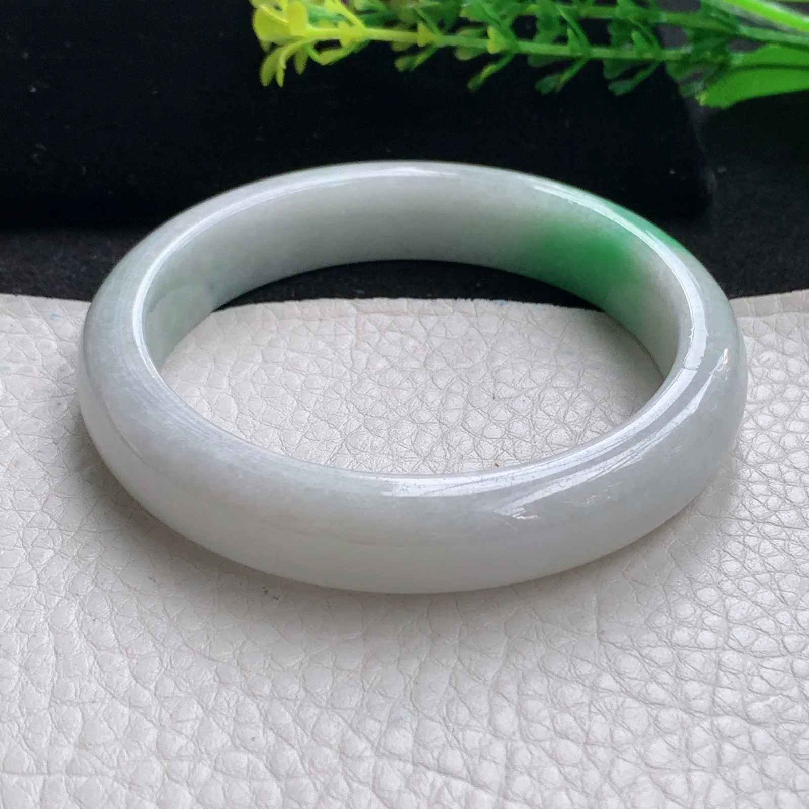 js自然光58*12.5*8.2平安镯 缅甸翡翠a货秀美飘绿花宽边玉手镯 玉手环