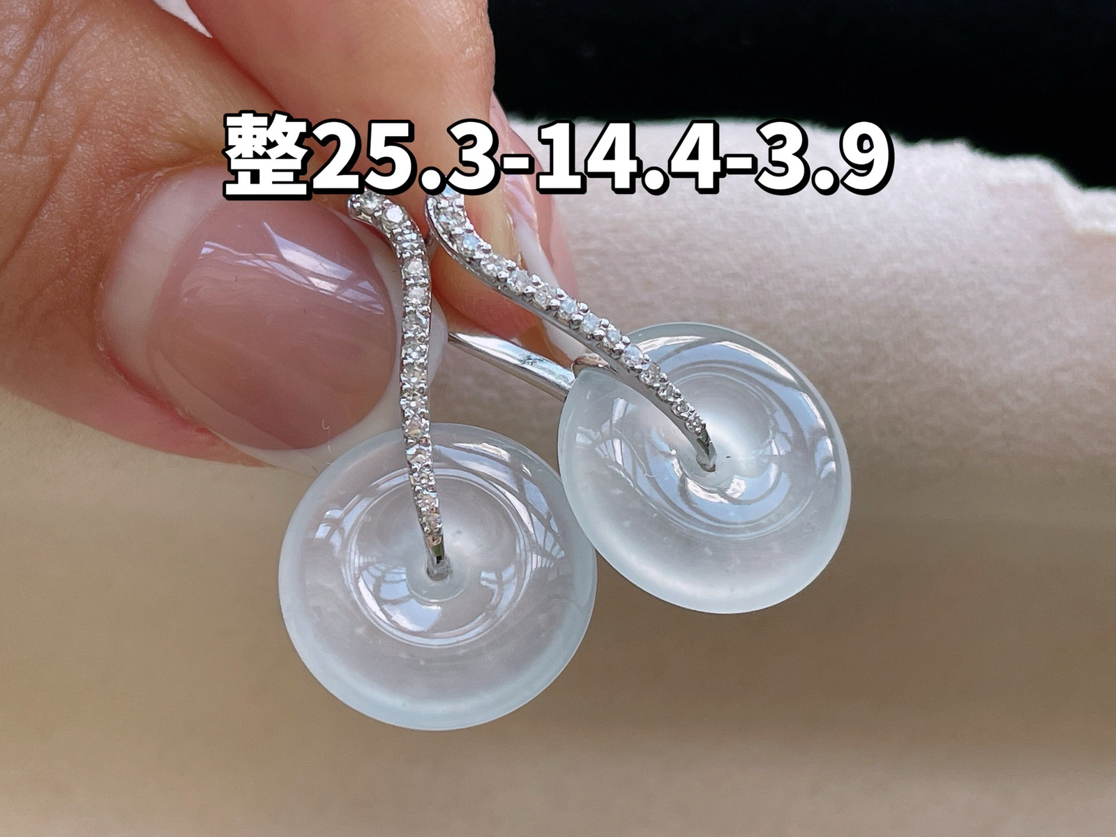 18K 冰种·平安扣耳坠

整25.3-14.4-3.9