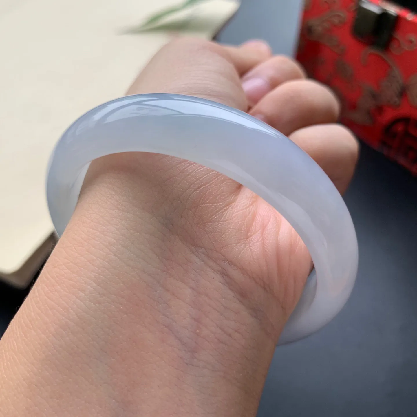 56圈口冰正圈手镯 尺寸：56-13.3-7，无纹裂，水润起胶，白净光滑
