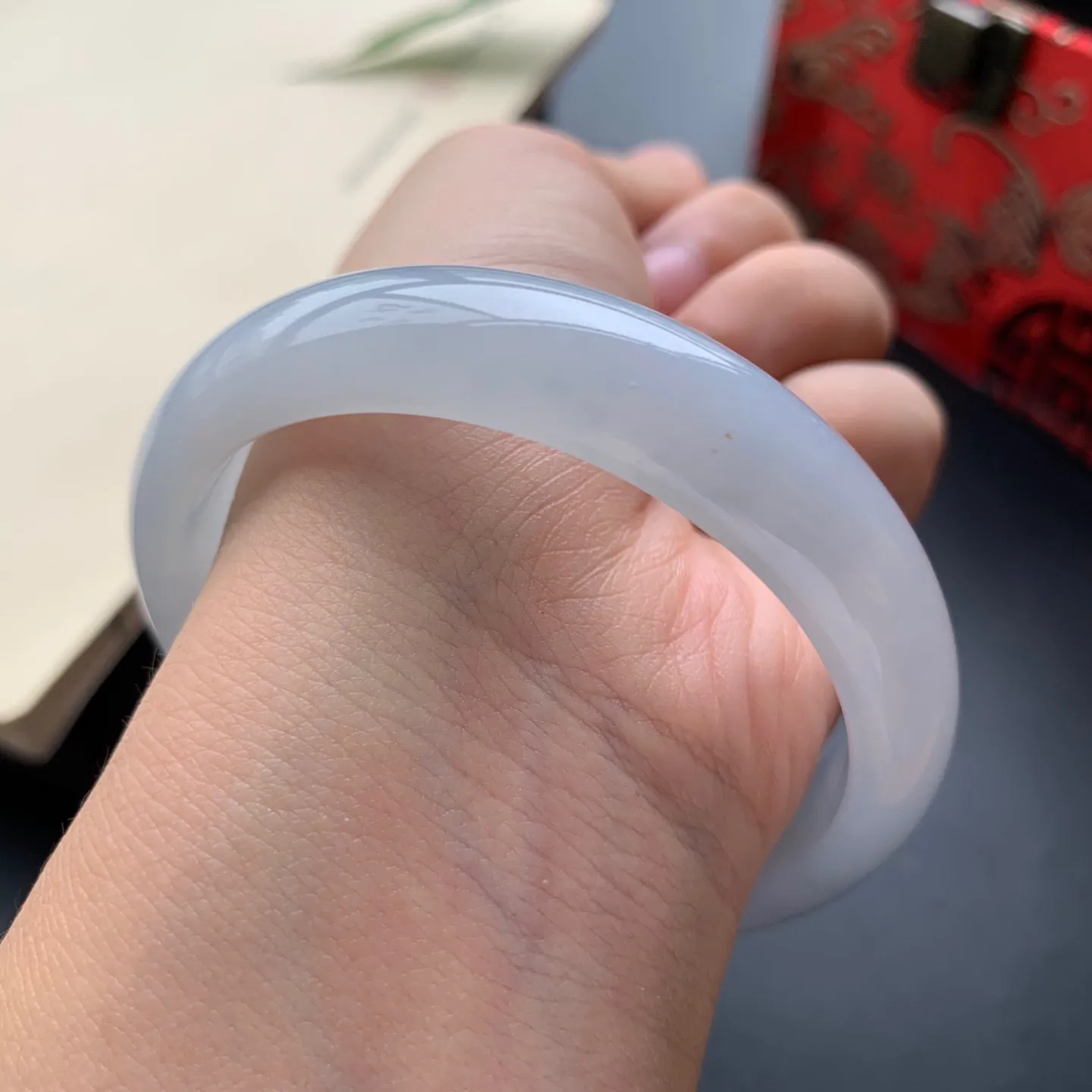 56圈口冰正圈手镯 尺寸：56-13.3-7，无纹裂，水润起胶，白净光滑
