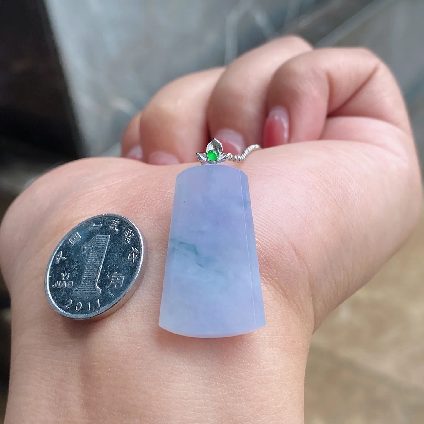 紫罗兰飘花无事牌吊坠 尺寸32.5-14.4-3.8毫米