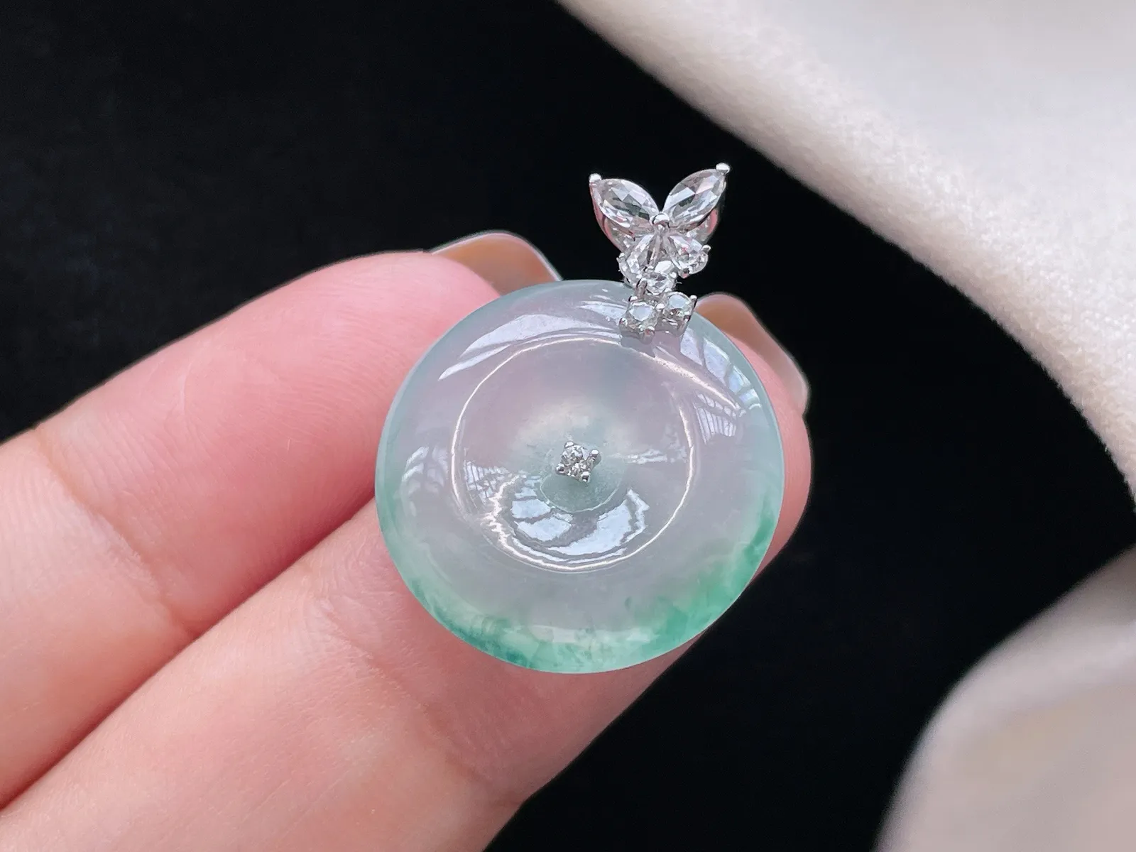 18K 冰种飘花·平安扣

整25.8-19.3-5