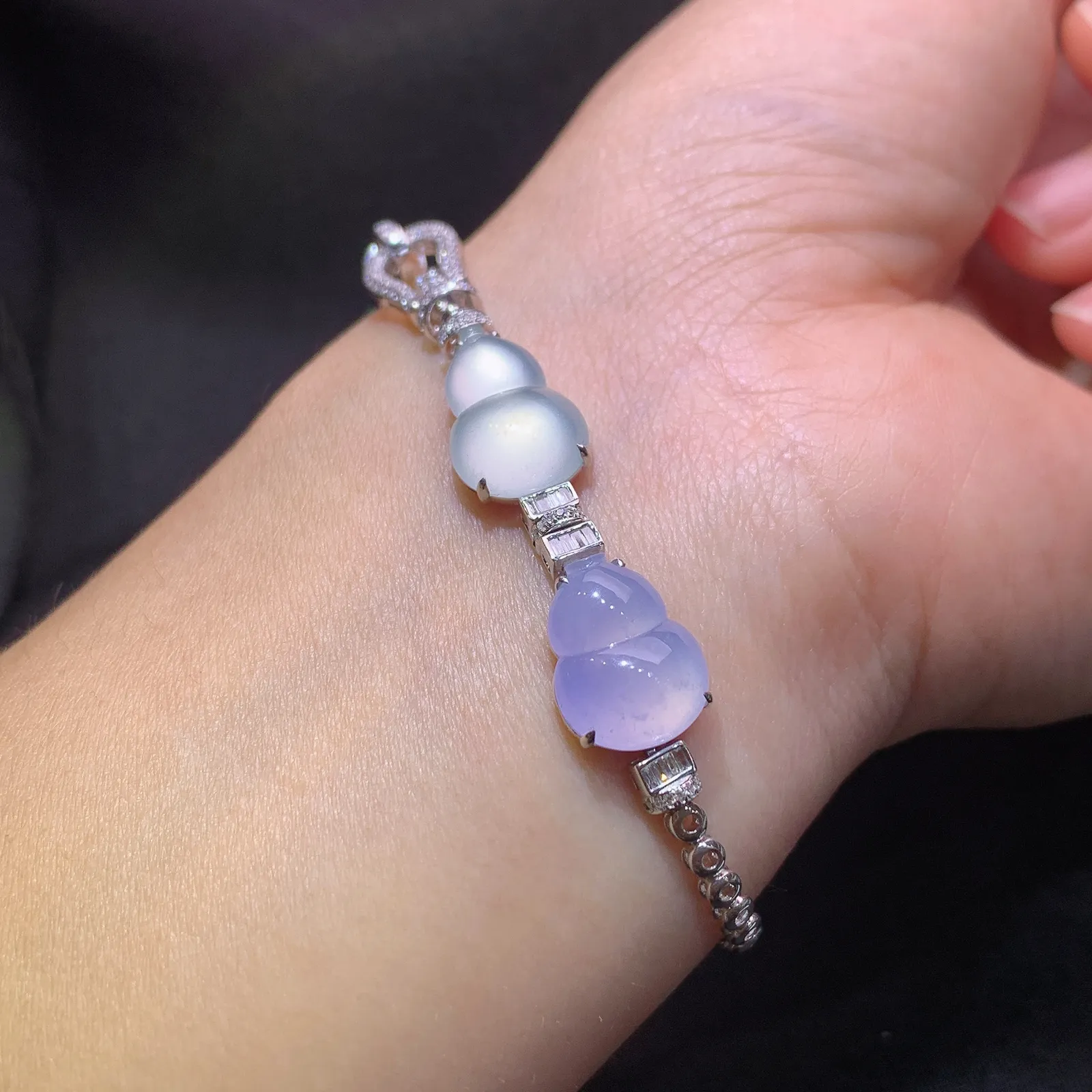 冰种三彩葫芦手链，18k金镶嵌，款式精美，冰润色阳，种水足 尺寸14.1*9.5*3.5