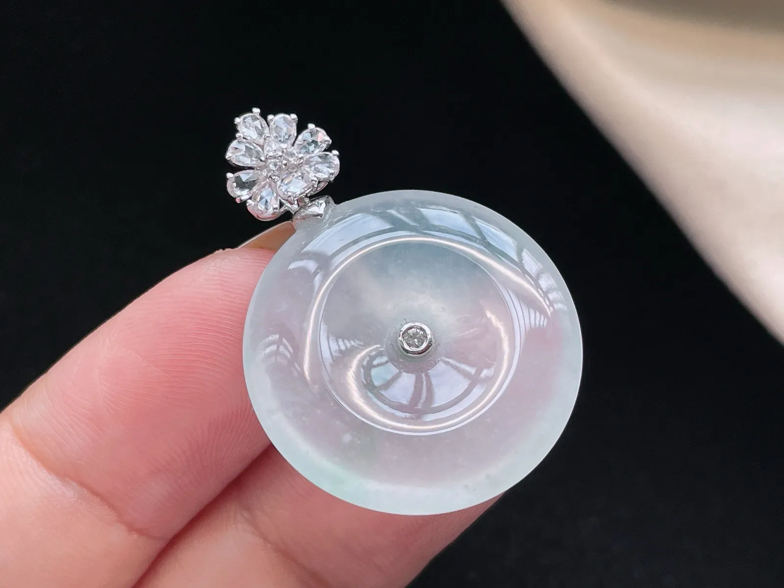 18K 冰种·平安扣

裸34.3-24.7-5.2