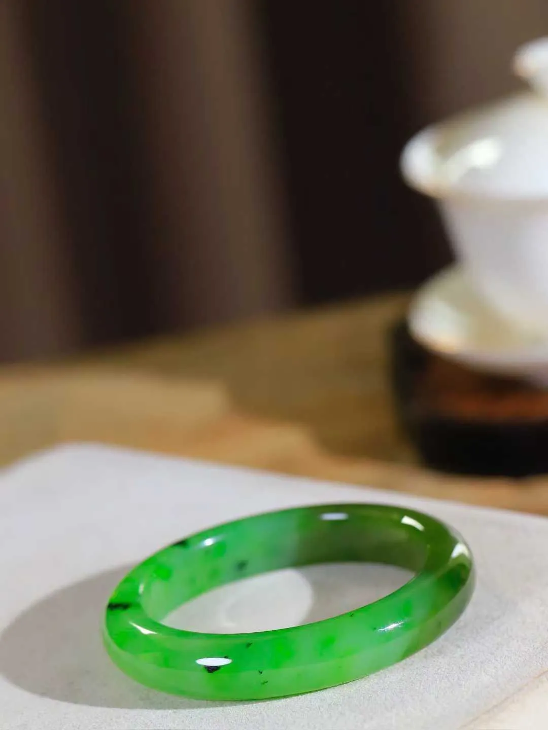 【温润如心.镯】

精品和田玉碧玉手镯，精选上等碧玉料，色泽清透，质地细腻。佩戴它，感受千年玉文化的