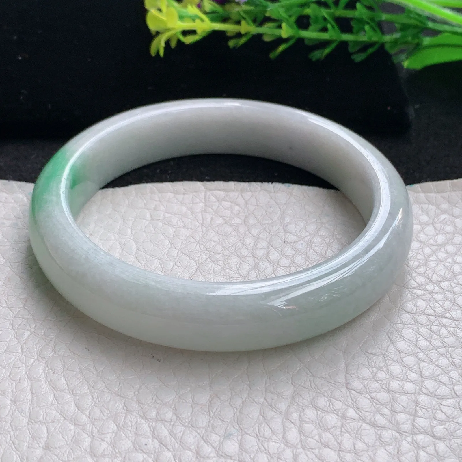 js自然光58*12.5*8.2平安镯 缅甸翡翠a货秀美飘绿花宽边玉手镯 玉手环