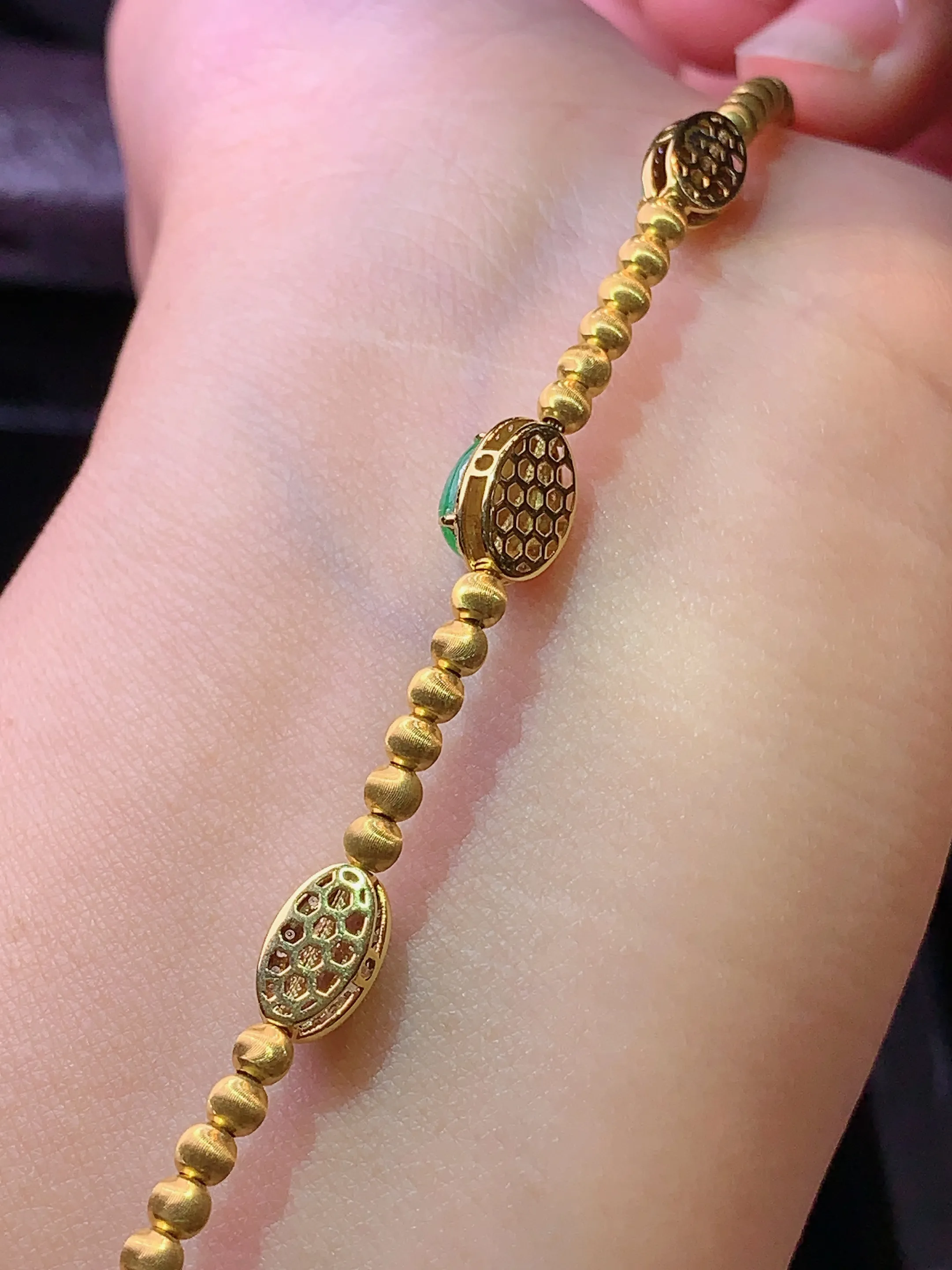 18k金钻镶嵌满绿蛋面手链 玉质细腻 色泽清新艳丽 裸石尺寸7.6*5.3*3.5