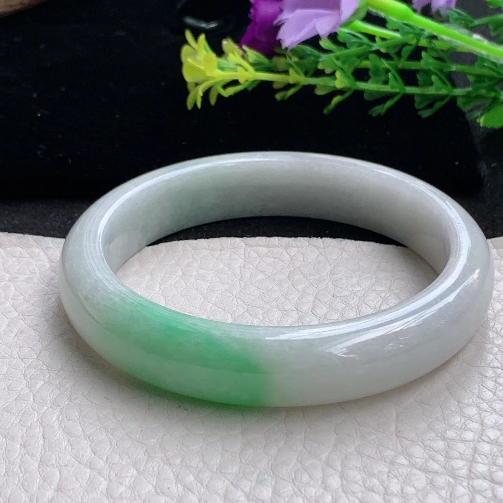 js自然光58*12.5*8.2平安镯 缅甸翡翠a货秀美飘绿花宽边玉手镯 玉手环