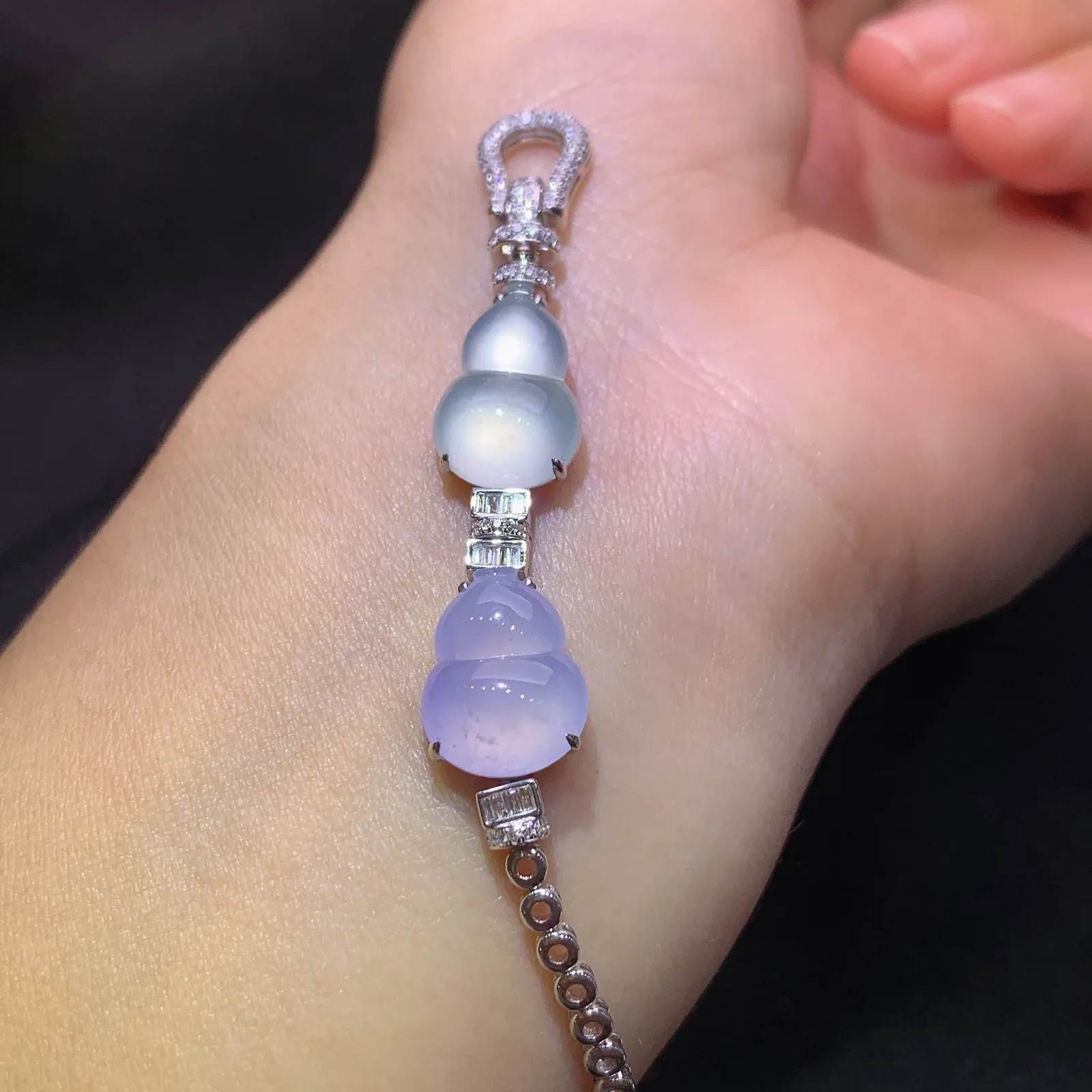 冰种三彩葫芦手链，18k金镶嵌，款式精美，冰润色阳，种水足 尺寸14.1*9.5*3.5