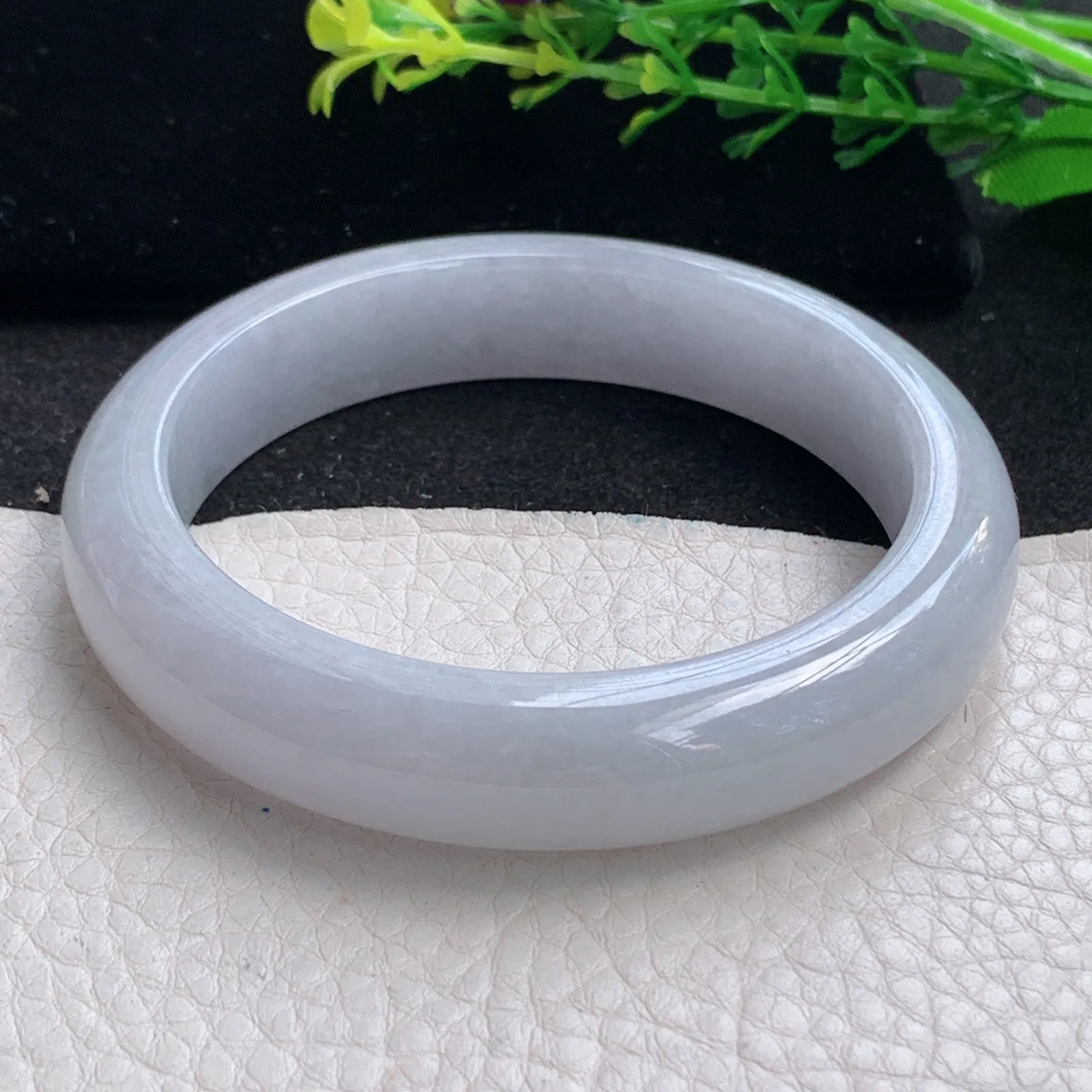 hy自然光57*12.8*8.6平安镯 缅甸翡翠a货淡紫底宽边玉手镯 玉手环