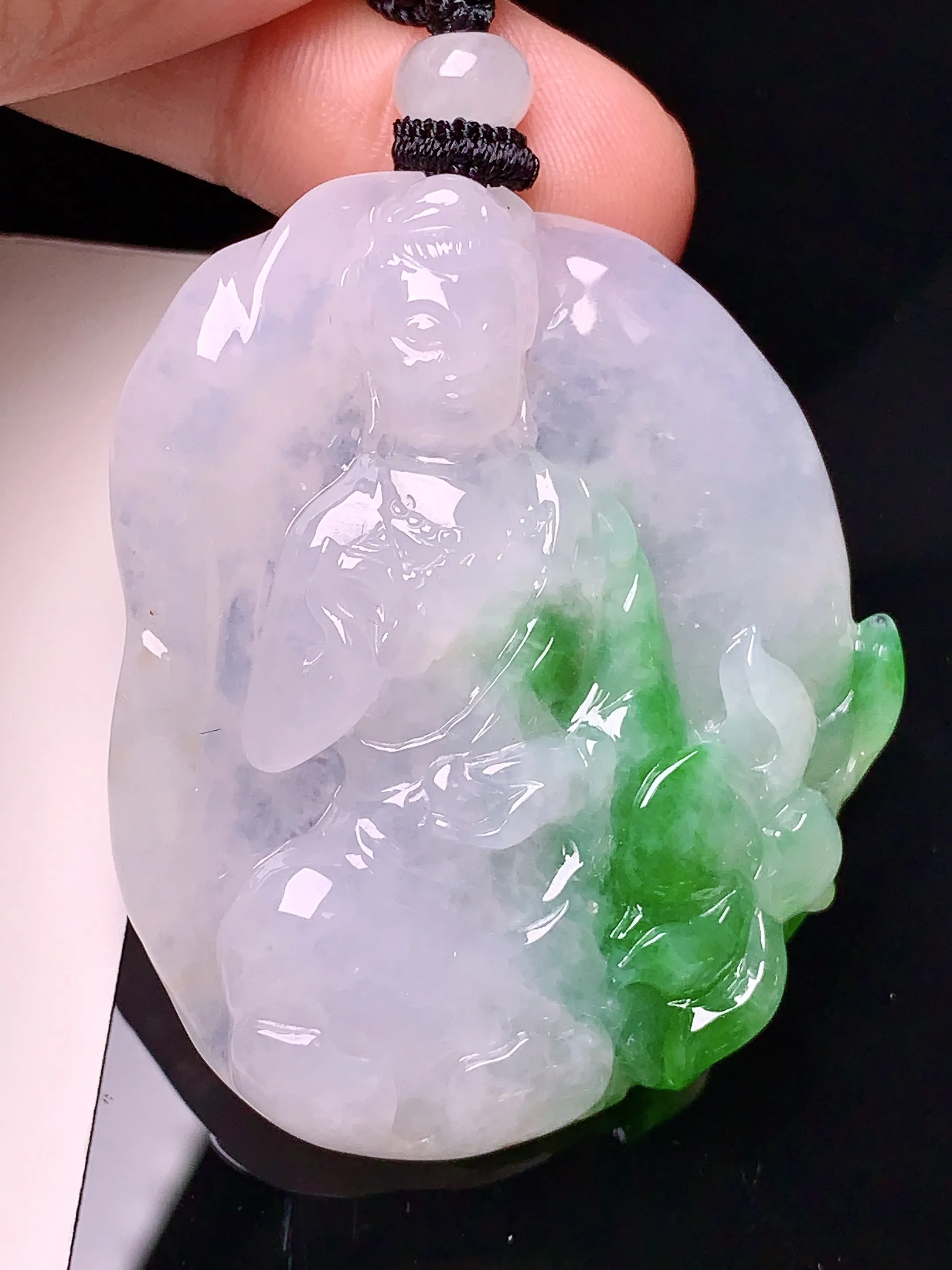 飘绿观音吊坠 玉质细腻 色泽清新艳丽 整体尺寸46.3*39.5*8.5