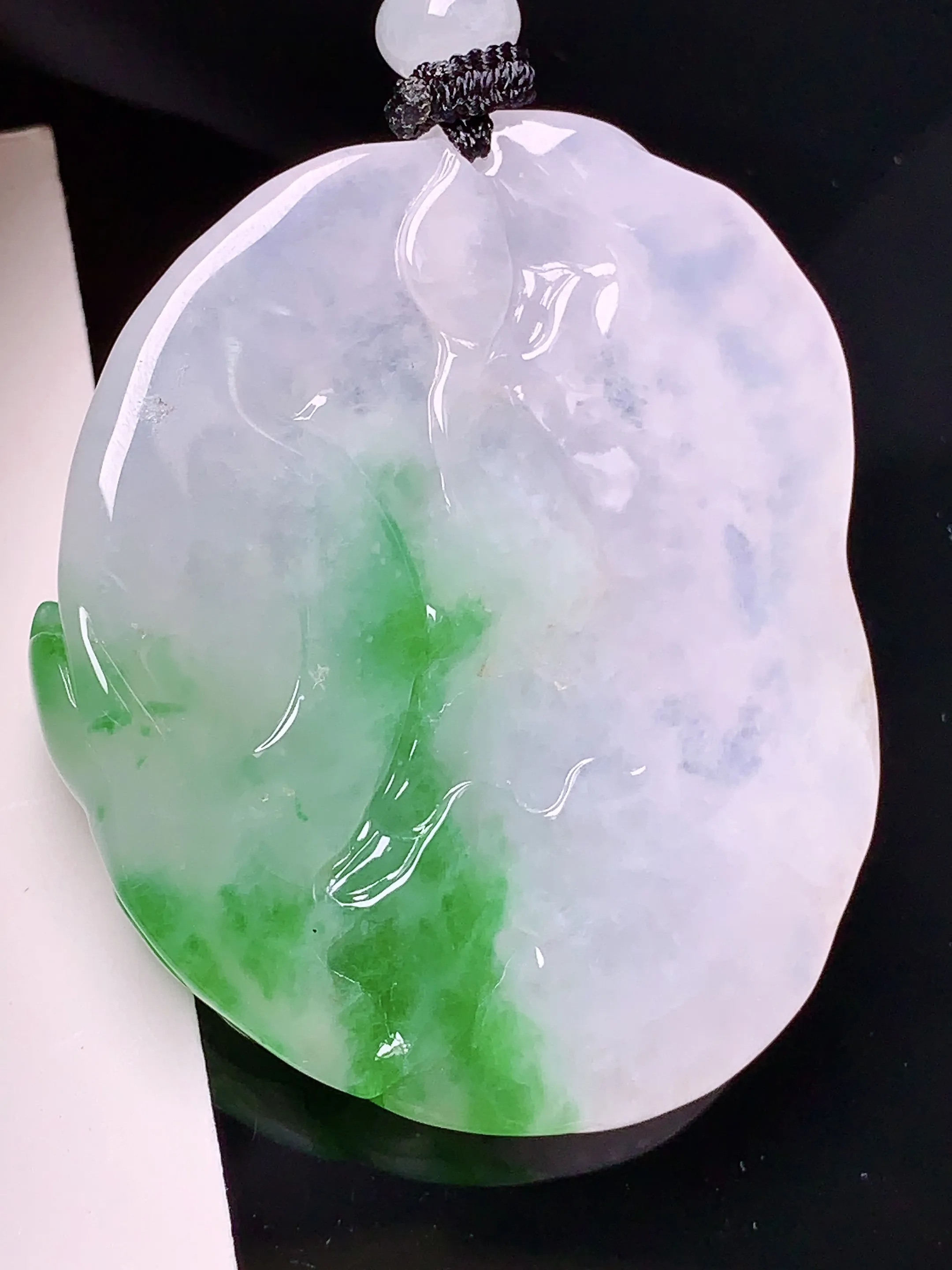 飘绿观音吊坠 玉质细腻 色泽清新艳丽 整体尺寸46.3*39.5*8.5